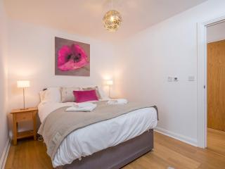Lovely 2 Bedroom Apartment in the Bay with a view - Pass the Keys - 3