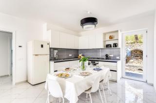 Villa Rusinella Minimalist Retreat with Sea Views - Massa Lubrense - 1