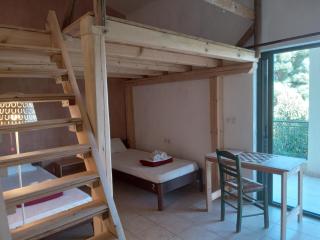 The White Rabbit Guesthouse Eco-Lodge Spacious Apartment - Psakoudia - 9