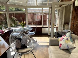 Meadow House- Driveway Parking and Fireplace - East Kilbride - 9
