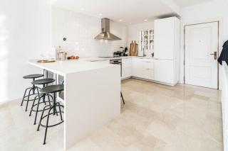 Stunning 2 bedroom Townhouse with Serene Terrace and Charming Mountain Views - Marbella - 8
