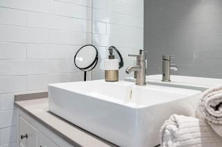 Stunning 2 bedroom Townhouse with Serene Terrace and Charming Mountain Views - 5