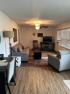 'The Main Stay' Hunters Lodging - 6
