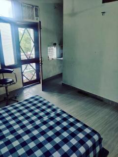 Hotel O Helooeesh Rooms Near Johari Enclave Metro Station - 4