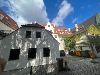 LIBORIA I Als Gruppe im Denkmal Augsburgs - Augsburg - 0