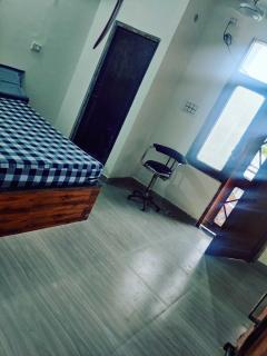 Hotel O Helooeesh Rooms Near Johari Enclave Metro Station - 1