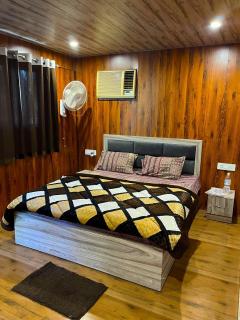 Hotel O Royal Tree Cafe And Resort - Dehradun - 4