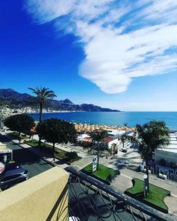 La Finestra sul Mare Modern Apartment - Giardini Naxos - 5