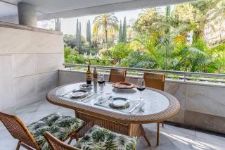 1st line exclusive apt in heart of the Golden Mile - Marbella - 1