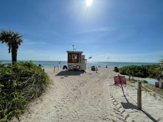 STAY AT THE TOP WITH AMAZING VIEWS By rent4us - 5