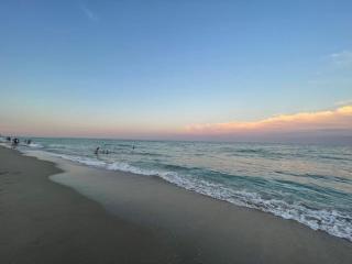 STAY AT THE TOP WITH AMAZING VIEWS By rent4us - Hollywood - 4