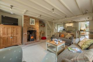 Sutton Cottage - 2