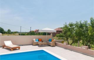 Amazing Apartment In Obrovac Sinjski - 1