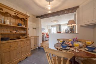 Burnham Cottage - 8