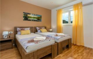 4 Bedroom Stunning Home In Pula - 2