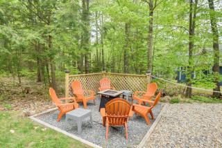 Cozy Tuftonboro Home with Deck - Walk to Beaches! - 8
