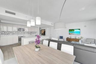 Modern Ocean View 3 Bedroom Condo Resort Amenities - Hallandale Beach - 2