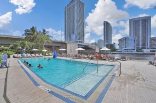Modern Ocean View 3 Bedroom Condo Resort Amenities - Hallandale Beach - 6