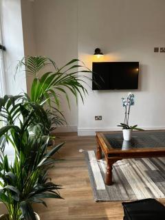 No.2 Beechcroft / Park-Side / Ping Pong & Garden - Liverpool - 9