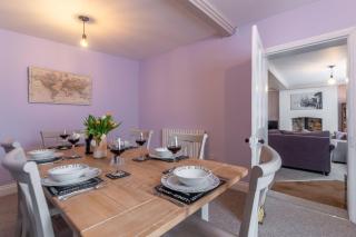 Greyhound Cottage - 1