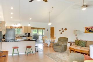 Paradise Park Vacation Rental about 4 Mi to Shoreline! - Keaau - 0