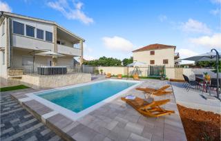 Awesome Home In Gorica - 5