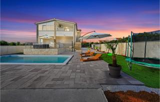 Awesome Home In Gorica - 3