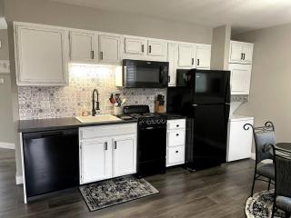 New Remodeled Luxury Condo By The Lake, No Stairs! - Branson - 0