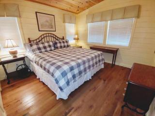 Creekside Quarters - Modern Farmhouse with Deep Creek your Backyard Oasis - Bryson City - 3
