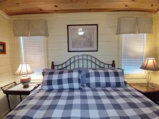 Creekside Quarters - Modern Farmhouse with Deep Creek your Backyard Oasis - 1