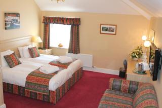 Saxonville Hotel - Whitby - 9