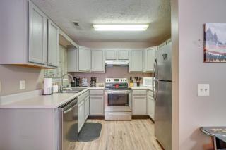 Pool Access & Hot Tub! Smoky Mtn Gatlinburg Cabin - 2