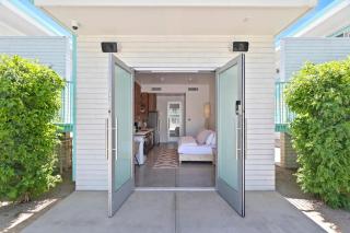 Funky Pool Side Cabana in DTPHX - Phoenix - 5