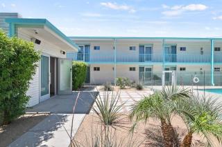 Funky Pool Side Cabana in DTPHX - Phoenix - 1