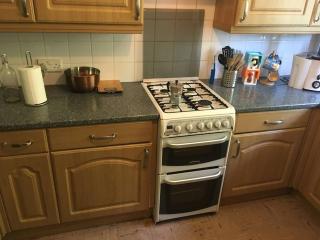 Entire 2 bed apartment - Up to 4 guest - 10 min from station & town centre - Wokingham - 9
