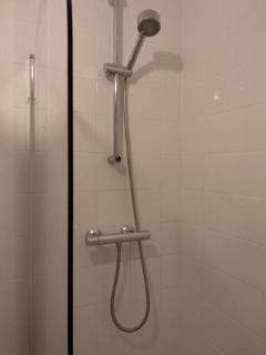 Entire 2 bed apartment - Up to 4 guest - 10 min from station & town centre - Wokingham - 7