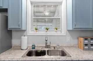 Cozy Contemporary Cottage With Lit Covered Patio - Clarksville - 2