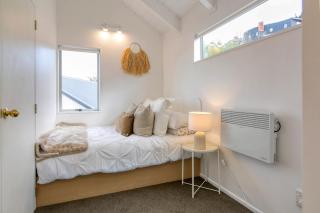 Lake & mountain view home in CBD - Queenstown - 1