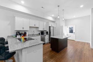 Rebecca's Downtown Luxury Living (527 N 1st St, #C) - Clarksville - 7