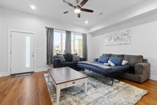 Rebecca's Downtown Luxury Living (527 N 1st St, #C) - Clarksville - 4