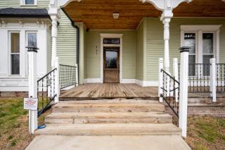 Ross & Ashley's Retreat (117 Marion St, #4) - Clarksville - 6