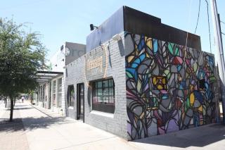 Poolside Studio in Central DTPH Location w/ Pool - 3