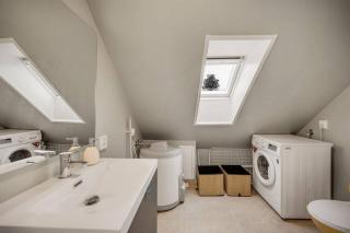 Dinbnb Homes I 4-Bedroom Historical House in Romantic Surroundings - 3