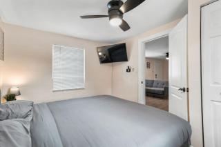 Westshore Stadium House - 1