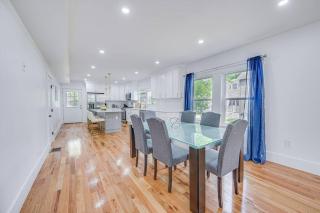 Modern Red Door Haven +5mins to Boston - 4