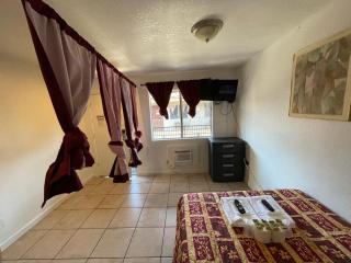 Crown Inn & Suites - 4