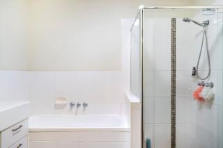 Private Room with Separate Bath in Shared Accommodation with Private Access - 8