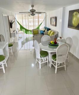 Apartamento en el Rodadero, Confortable y amplio, con vista al mar, a 80mt de la playa, DELAMAR Apartmet - Santa Marta - 0