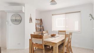 Walking Distance to Little Beach and Shoal Bay - Nelson Bay - 2