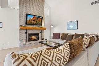 Spacious stunning ranch house, hot-tub and private basketball court, near WestWorld, TPC - Scottsdale - 9